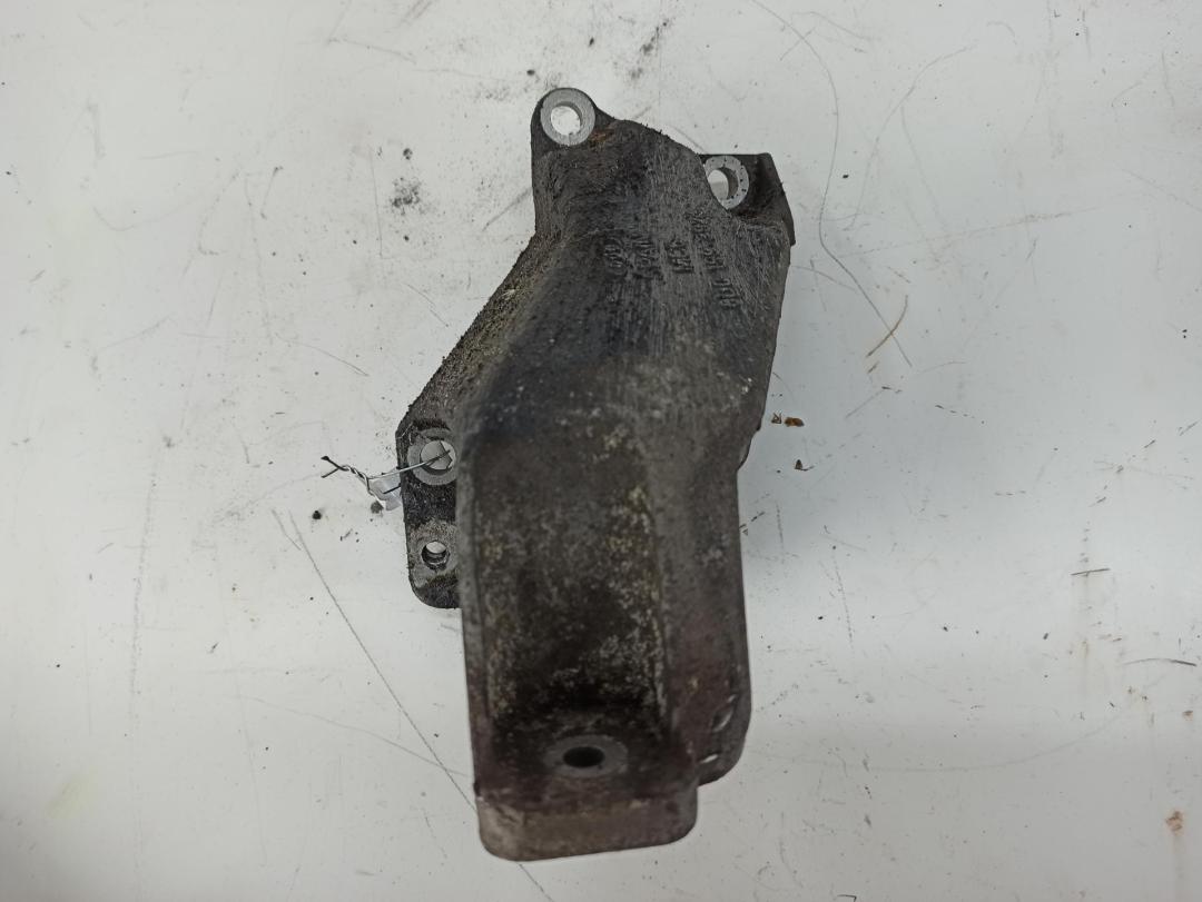 кронштейн двигателя Audi A4 B5 1997, 1.8 л., бензин, МКПП, синий, универсал, 8D0199307L
