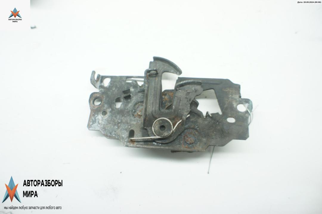 замок капота Ford Focus 3 поколение 2012, 1.0 л., бензин, МКПП, красный, хетчбэк 5 дв. - фото №1