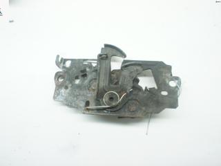 замок капота Ford Focus 3 поколение 2012, 1.0 л., бензин, МКПП, красный, хетчбэк 5 дв.