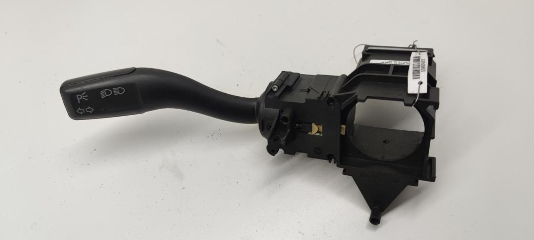 переключатель поворотов Audi A6 4F/C6 2006, 2.0 л., дизель, МКПП, серый, универсал, 4E0953513E - фото №1