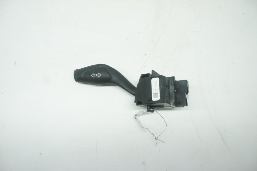 переключатель поворотов Ford Focus 3 поколение 2012, 1.0 л., бензин, МКПП, красный, хетчбэк 5 дв., AV6T13335AB - фото №1