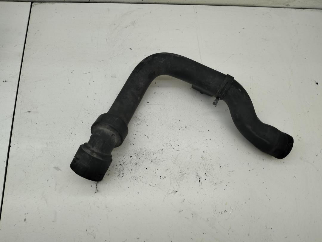 патрубок радиатора Volkswagen Passat B5+ (GP) 2004, 1.9 л., дизель, 8D0121101AD
