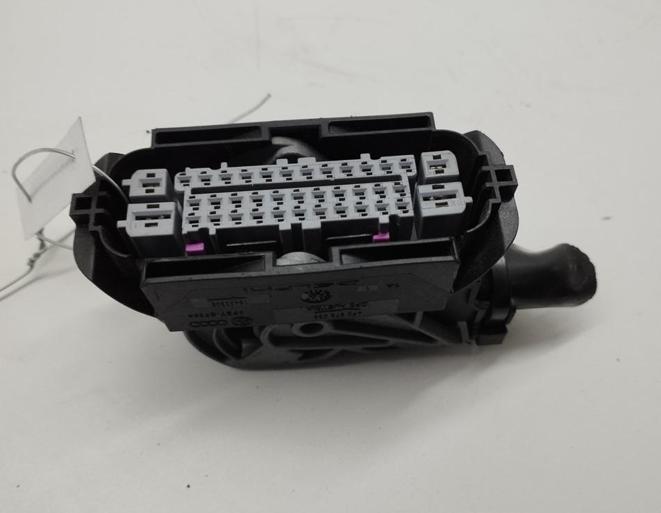 разъем (фишка) проводки Audi A6 4F/C6 2005, 2.7 л., дизель, МКПП, серый, седан, 4F0973038 - фото №1