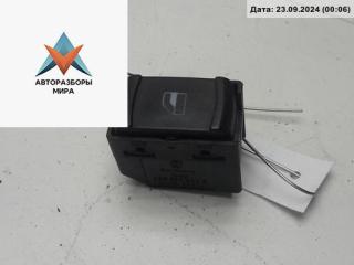 кнопка стеклоподъемника переднего правого Volkswagen Golf 4 поколение 1998, 1.6 л., бензин, МКПП, чёрный, хетчбэк 5 дв., 3B0959855B