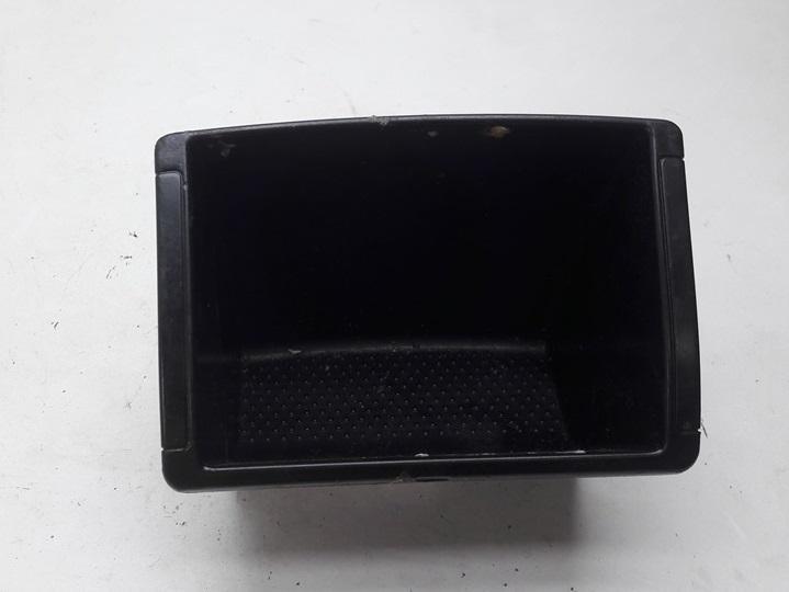 пепельница Skoda Octavia mk2 (A5 1Z) 2007, 1.6 л., бензин, МКПП, красный, универсал, 1Z0857130