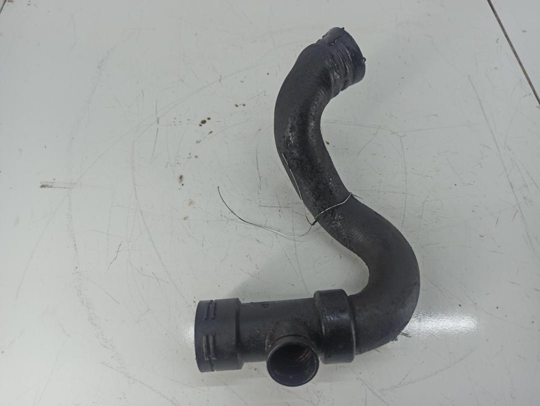 патрубок радиатора Audi A6 4B/C5 1998, 2.4 л., бензин, 8D0121049D - фото №1