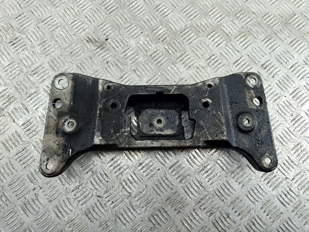 кронштейн КПП BMW 5 серия F07/F10/F11 2012, 2.0 л., дизель, АКПП, белый, универсал, 6781222 - фото №1