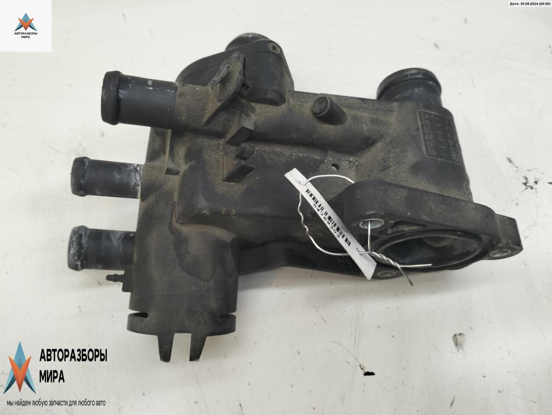 корпус термостата Volkswagen Golf 4 поколение 2003, 1.4 л., бензин, МКПП, серый, хетчбэк 3 дв., 032121111 - фото №1