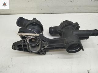 корпус термостата Volkswagen Golf 5 поколение 2003, 1.6 л., бензин, МКПП, чёрный, хетчбэк 3 дв., 03C121111H