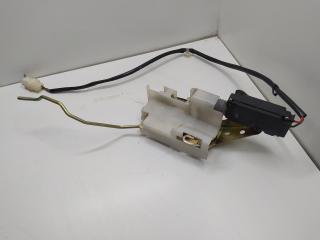 замок двери передней правой Mazda 323 BA 1994, 1.5 л., бензин, МКПП, красный, хетчбэк 5 дв., PA66GF30