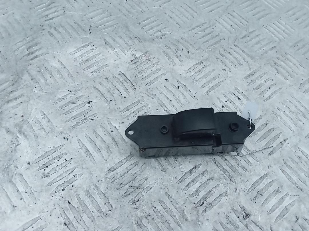 кнопка стеклоподъемника переднего правого Peugeot 4007 2007, 2.2 л., дизель, МКПП, серый, внедорожник 5 дв., 8608A062, 00006590W9