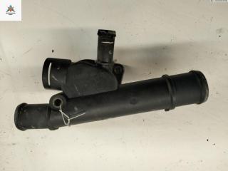 фланец (тройник) системы охлаждения Volkswagen Golf 4 поколение 2000, 1.9 л., дизель, АКПП, белый, универсал, 038121133