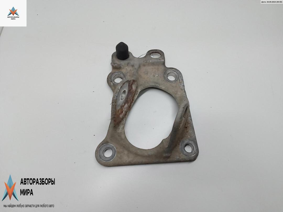 кронштейн (крепление) Peugeot 5008 1 поколение 2009, 1.6 л., дизель, АКПП, чёрный, минивэн, 9684349480 - фото №1