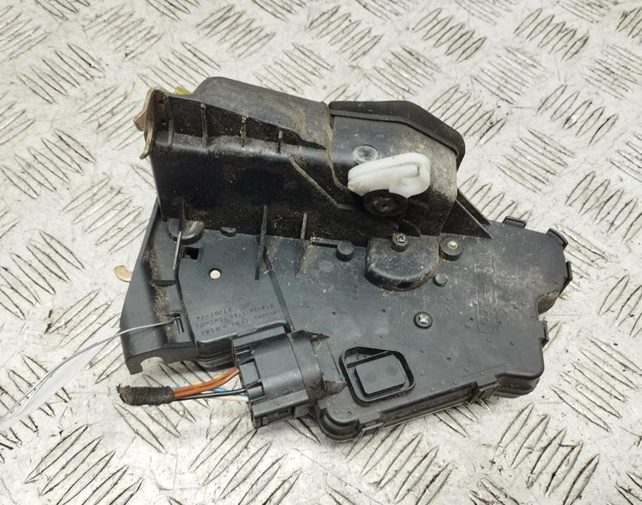 замок двери передней правой BMW 3 E46 2000, 2.0 л., дизель, МКПП, серый, универсал, 7011244