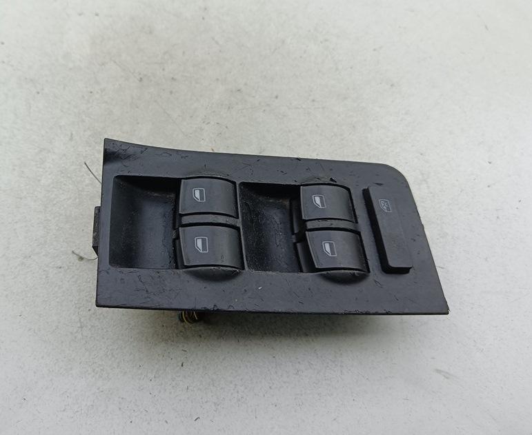 кнопка стеклоподъемника переднего левого Audi A6 C5 2003, 2.5 л., дизель, АКПП, серый, универсал, 4B0959851B
