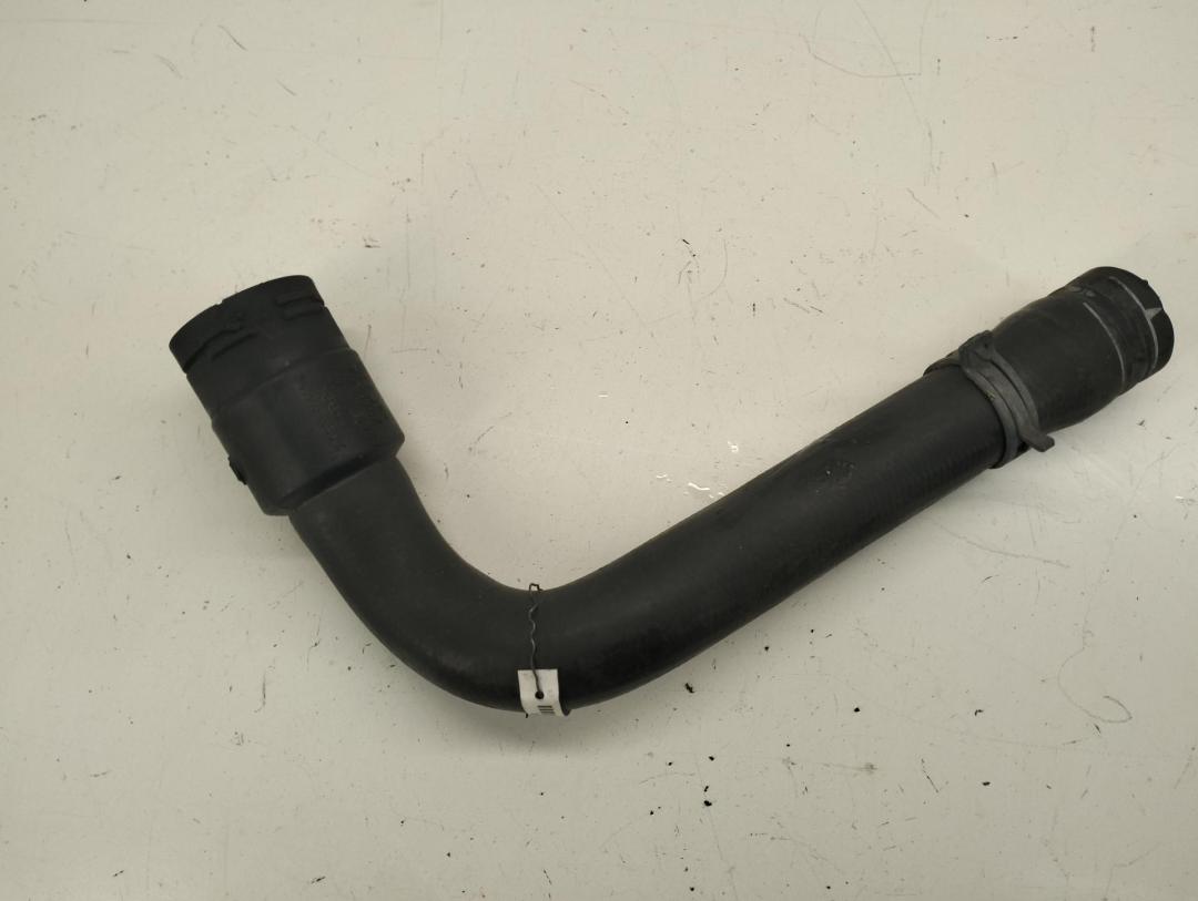 патрубок радиатора Volkswagen Passat B5+ (GP) 2001, 1.6 л., бензин, 8D0121101K