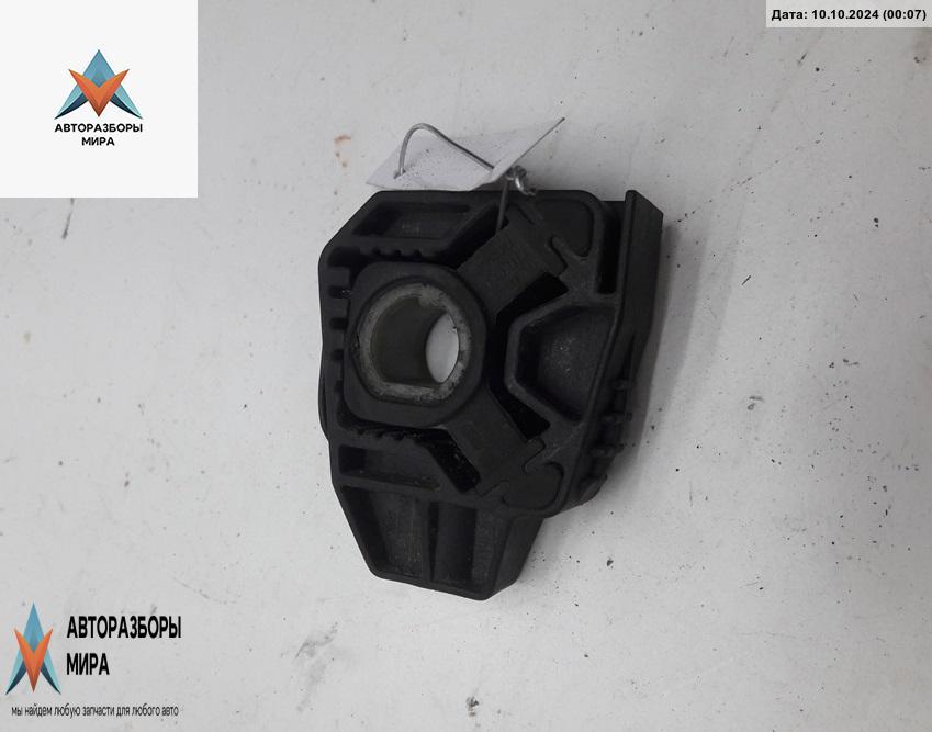 кронштейн радиатора Volkswagen Golf 4 поколение 1999, 1.9 л., дизель, МКПП, чёрный, универсал, 1J0806155 - фото №1
