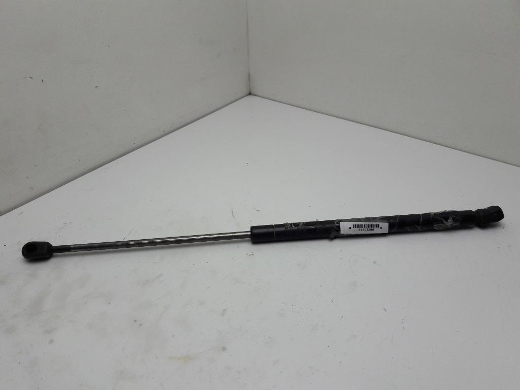 амортизатор крышки багажника (3-5 двери) Volkswagen Golf 3 поколение 1996, 1.9 л., дизель, МКПП, красный, хетчбэк 3 дв., 1H6827550A - фото №1
