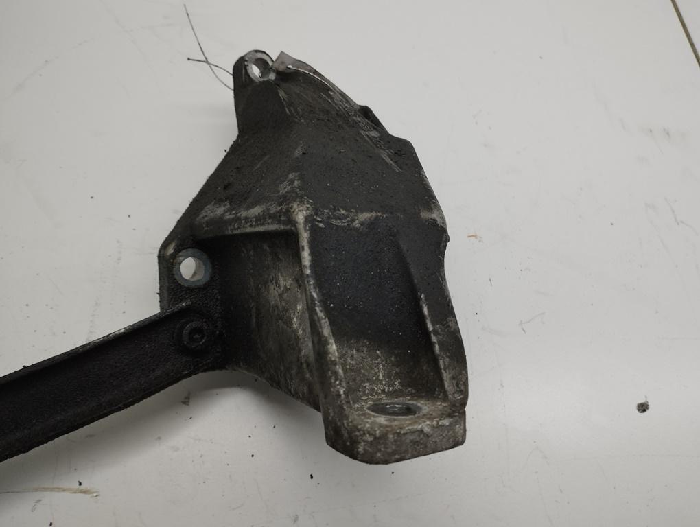 кронштейн двигателя Audi A4 B5 2001, 1.8 л., бензин, МКПП, серый, универсал, 8D0199307C