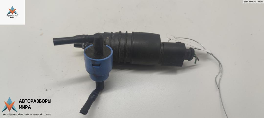 насос (моторчик) омывателя стекла Audi A6 4B/C5 2000, серый, универсал, 2010925 - фото №1