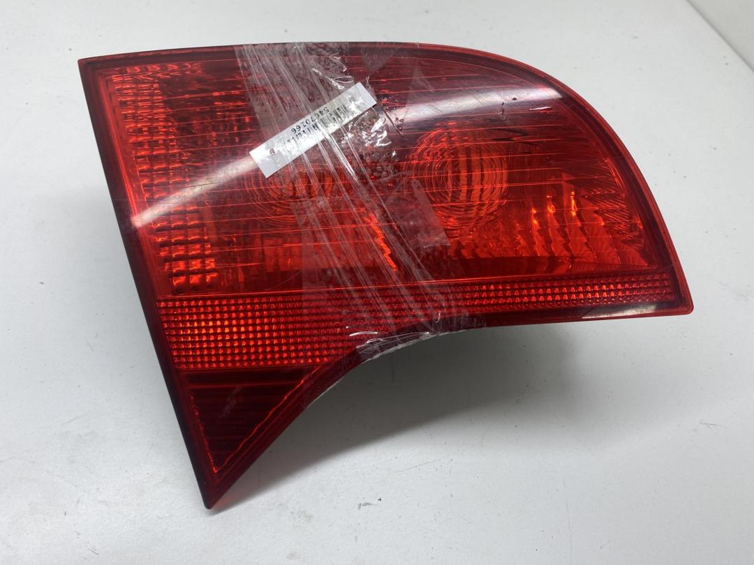 фонарь крышки багажника левый Audi A4 B7 2007, 2.0 л., дизель, МКПП, чёрный, универсал, 8E9945093
