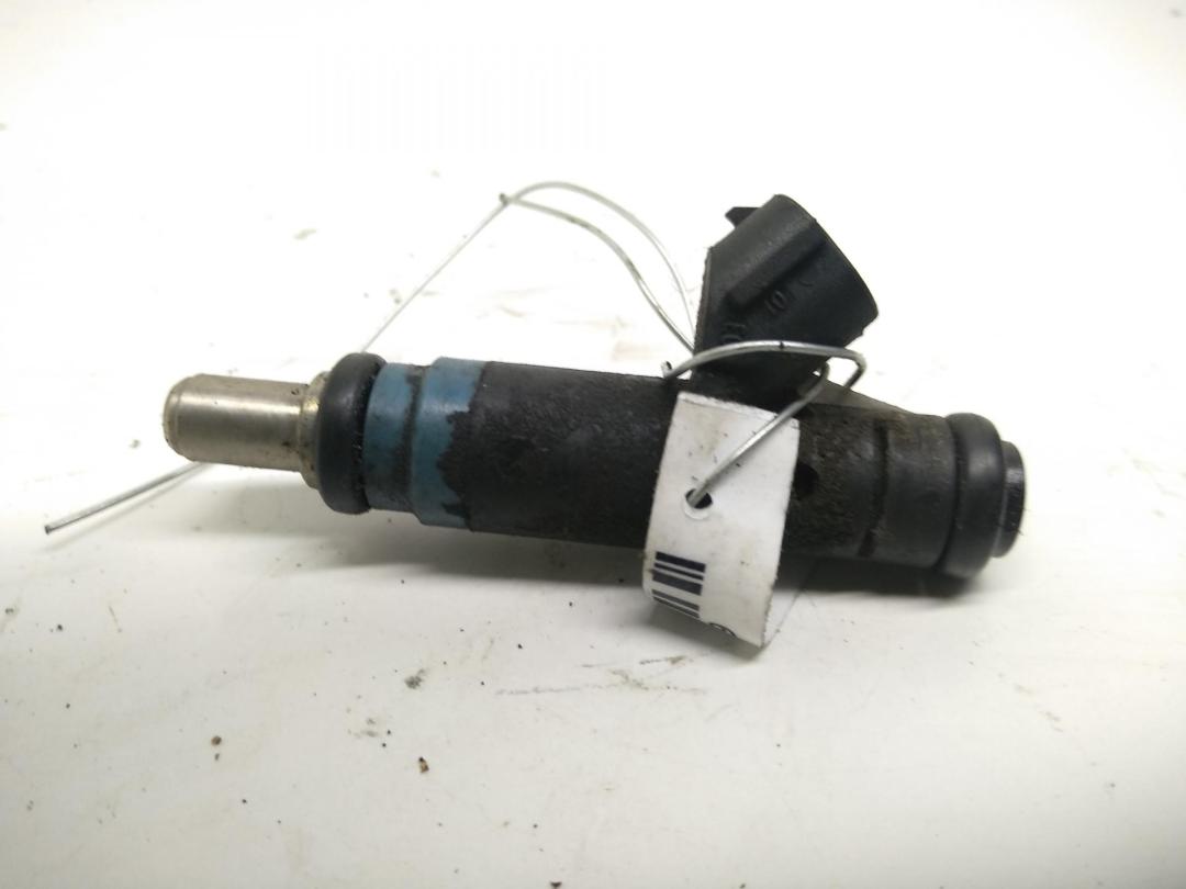 форсунка Audi A4 B6 2001, 2.0 л., бензин, АКПП, серый, универсал, 06B133551