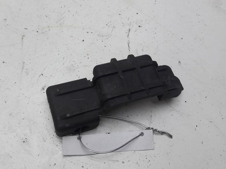 кронштейн (крепление) Volkswagen Passat B5+ (GP) 2002, 1.8 л., бензин, АКПП, серый, универсал, 8D0260427
