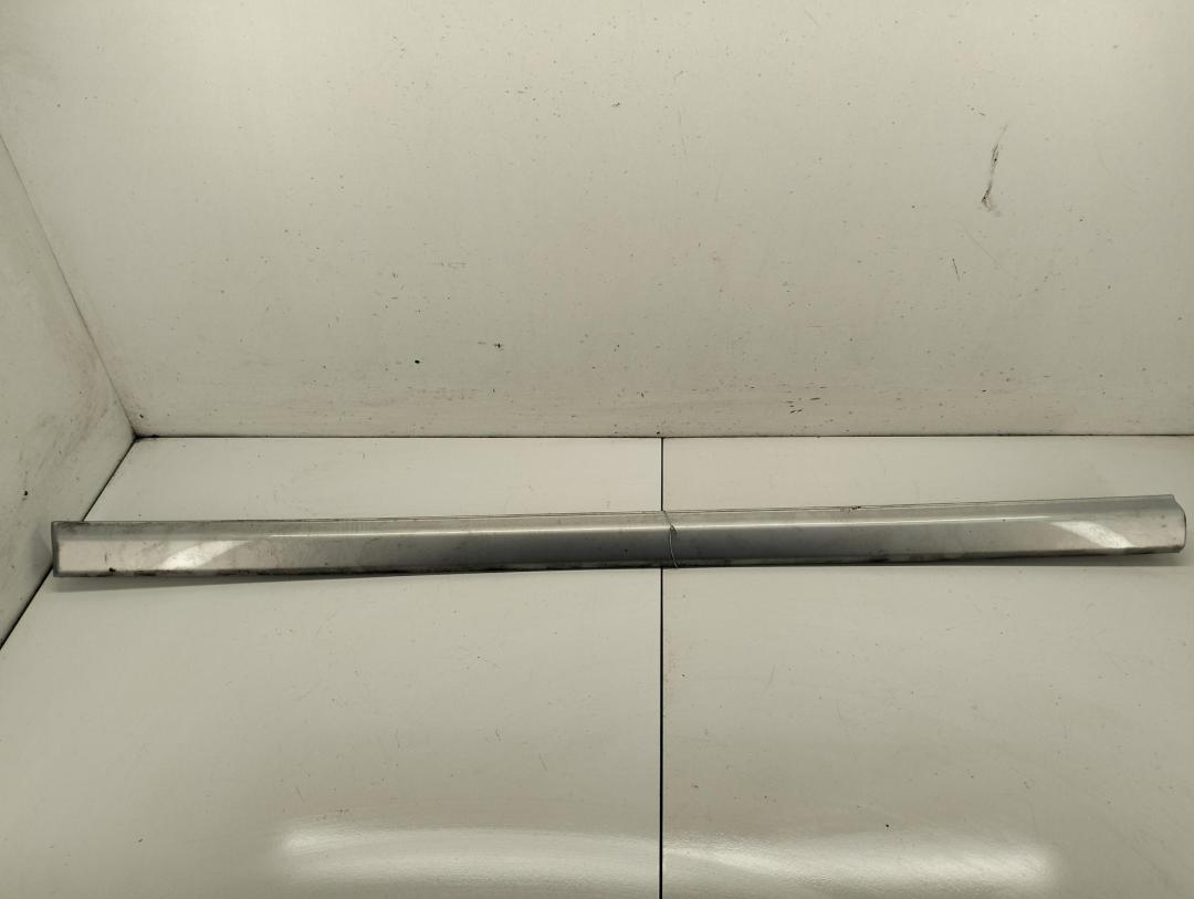 молдинг двери передней левой Volkswagen Golf 3 поколение 1997, 1.6 л., бензин, МКПП, серый, хетчбэк 5 дв., 1H4853515A - фото №1