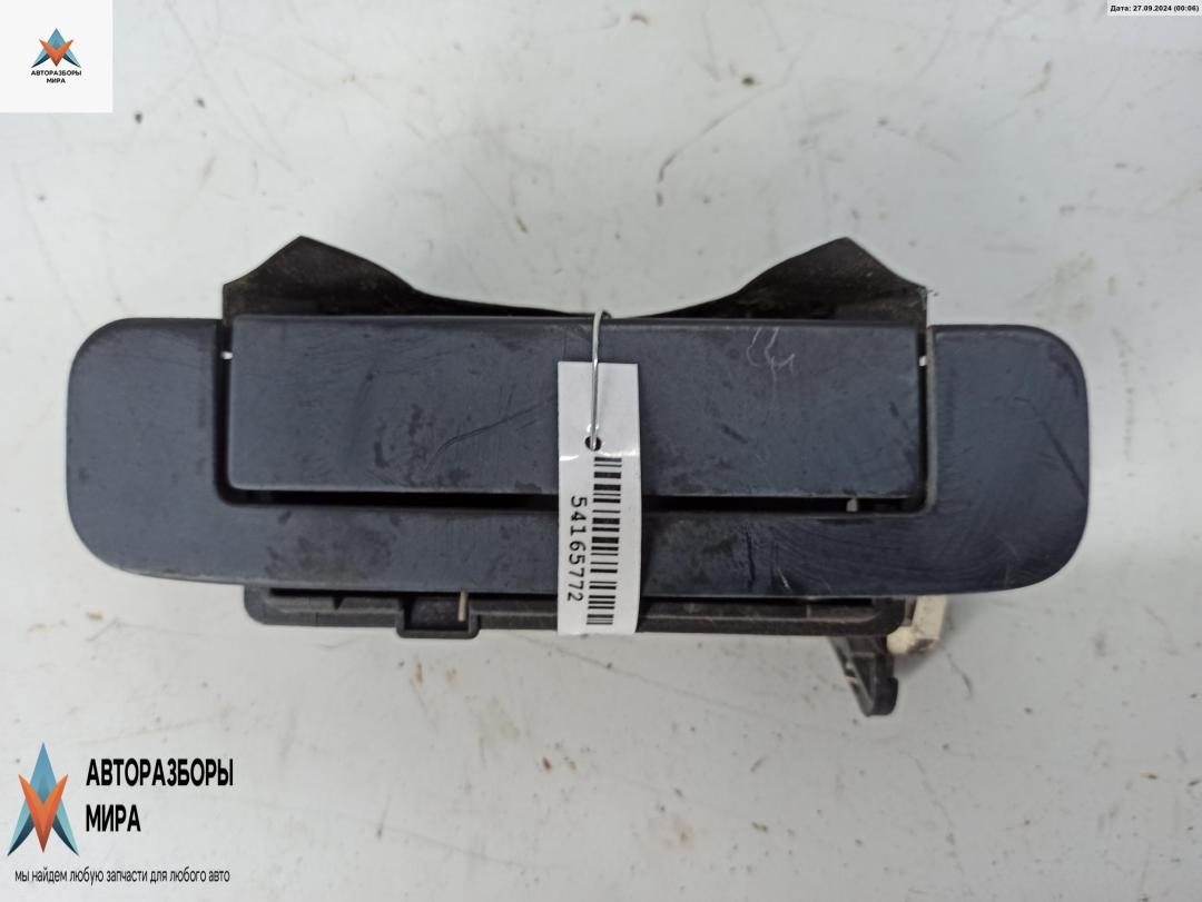 ручка наружная задняя правая Audi A4 B5 1996, 1.6 л., бензин, АКПП, красный, седан, 4A0839206 - фото №1