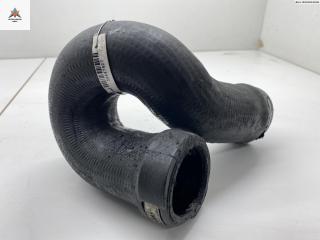 патрубок интеркулера Audi A4 B6 2003, 2.5 л., дизель, МКПП, чёрный, универсал, 8E0145738A