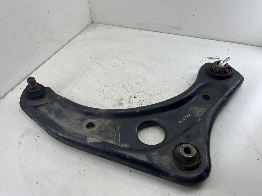 рычаг передний правый Nissan Micra K13 2012, 1.2 л., бензин, МКПП, чёрный, хетчбэк 5 дв.