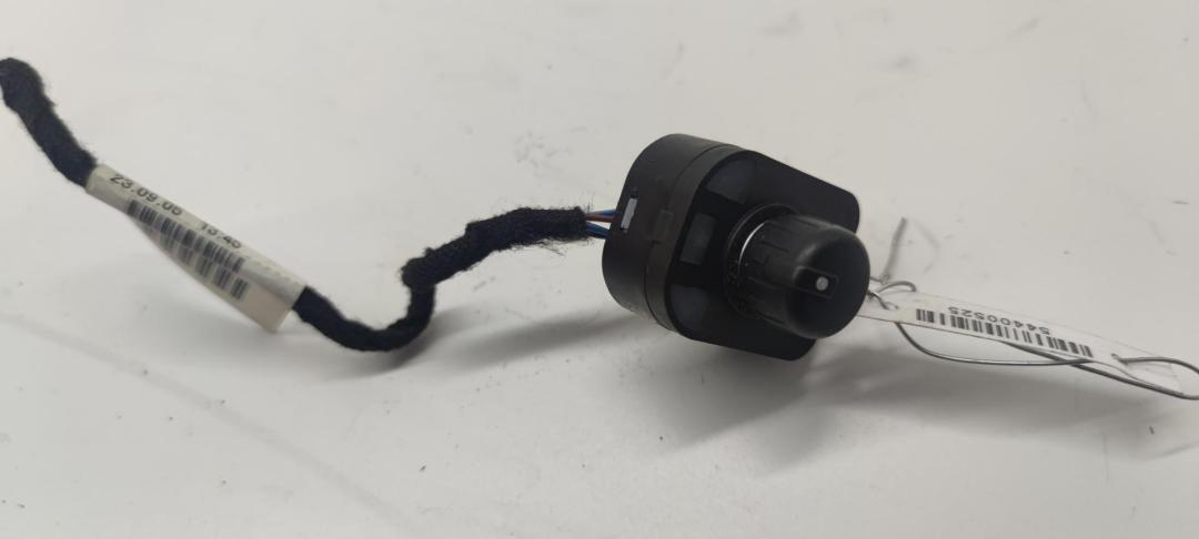 джойстик регулировки зеркал Audi A6 4F/C6 2005, 2.0 л., TFSI, бензин, МКПП, чёрный, универсал, 8E0959565 - фото №1