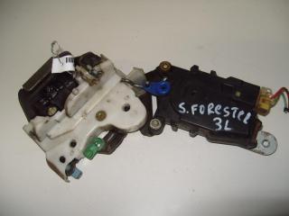 замок двери задней левой Subaru Forester 1 поколение (SF) 1998, 2.0 л., бензин, МКПП, красный, внедорожник 5 дв.