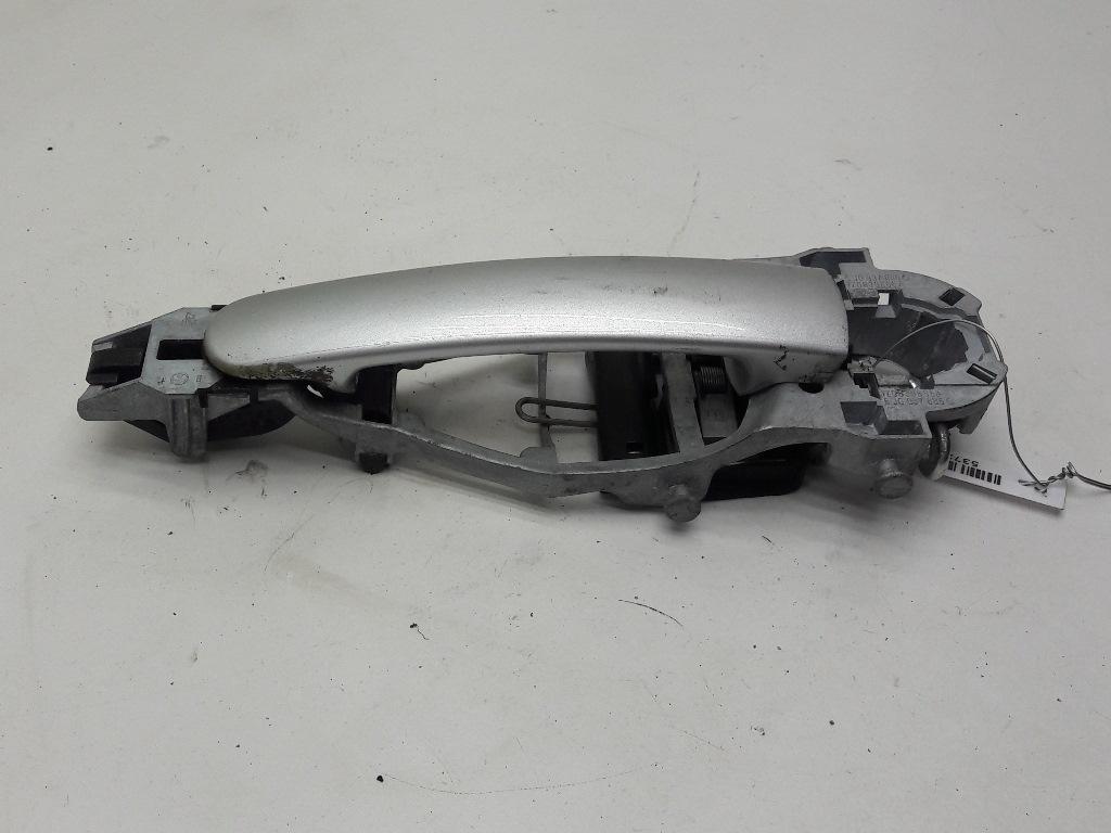 ручка наружная задняя левая Skoda Fabia 2 поколение (5J) 2008, 1.2 л., бензин, МКПП, серый, универсал, 3B0837207 - фото №1