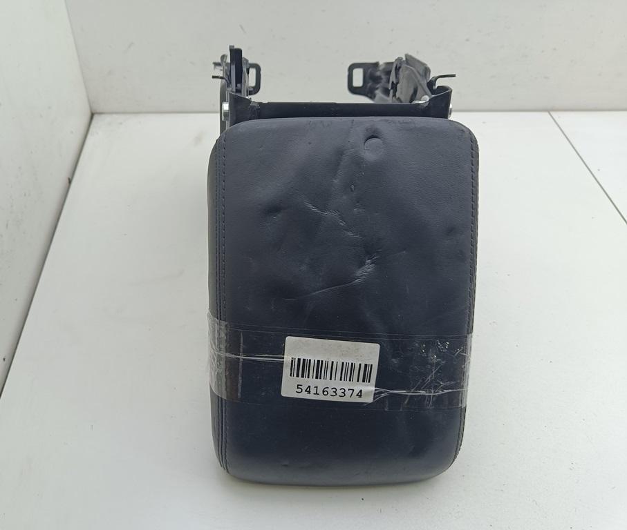 подлокотник Audi A4 B8 2008, 2.0 л., дизель, АКПП, белый, универсал, 8K0864283