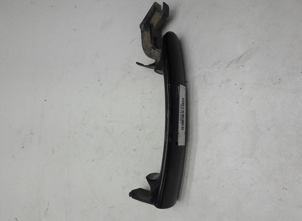 ручка наружная передняя правая Volkswagen Golf 4 поколение 1998, 1.9 л., дизель, МКПП, чёрный, хетчбэк 3 дв., 3B0837207 - фото №1