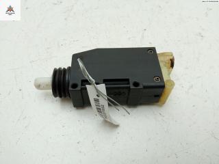 активатор (привод) замка двери Saab 900 2 поколение 1994, 2.0 л., бензин, АКПП, чёрный, хетчбэк 3 дв., 90449073