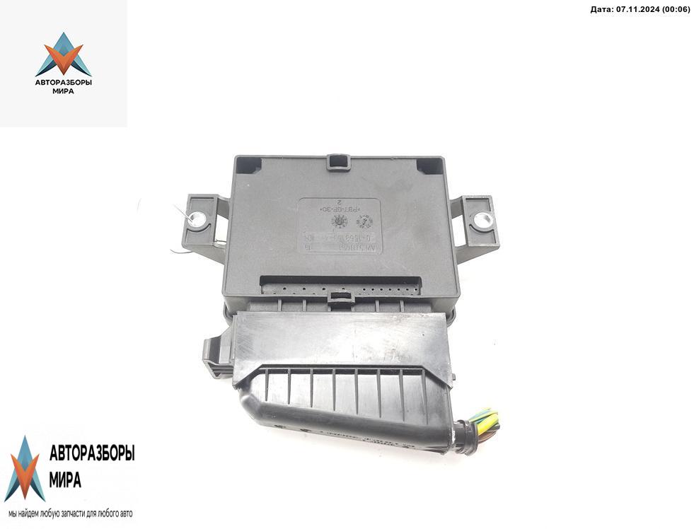 блок управления ручником BMW 5 серия F07/F10/F11 2012, 2.0 л., дизель, АКПП, белый, универсал, 6858017 - фото №1