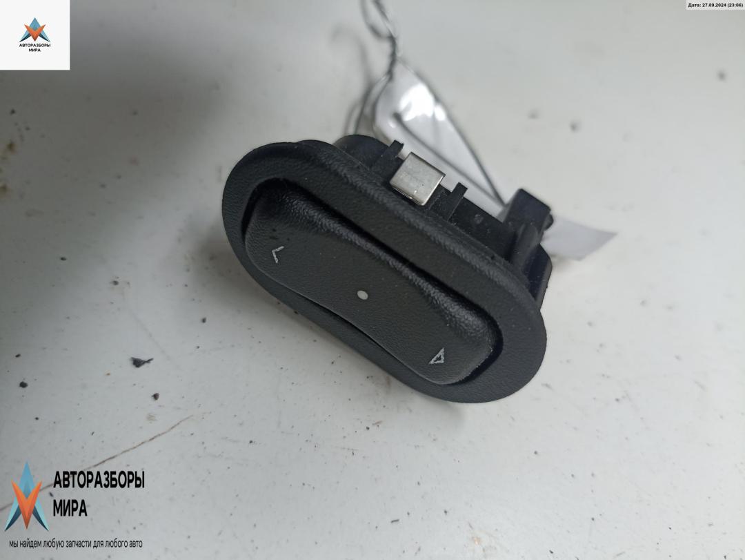 кнопка стеклоподъемника переднего правого Opel Astra G 2003, 1.6 л., бензин, МКПП, серый, универсал, 13363100 - фото №1