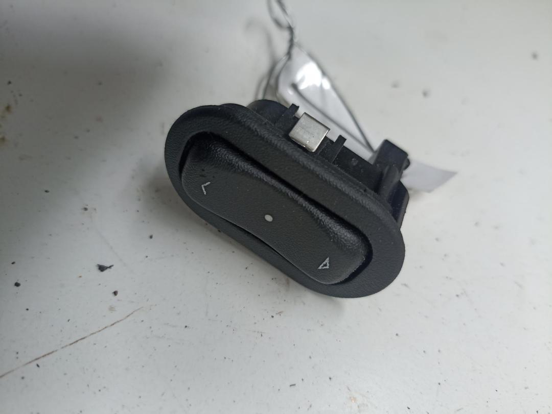 кнопка стеклоподъемника переднего правого Opel Astra G 2003, 1.6 л., бензин, МКПП, серый, универсал, 13363100
