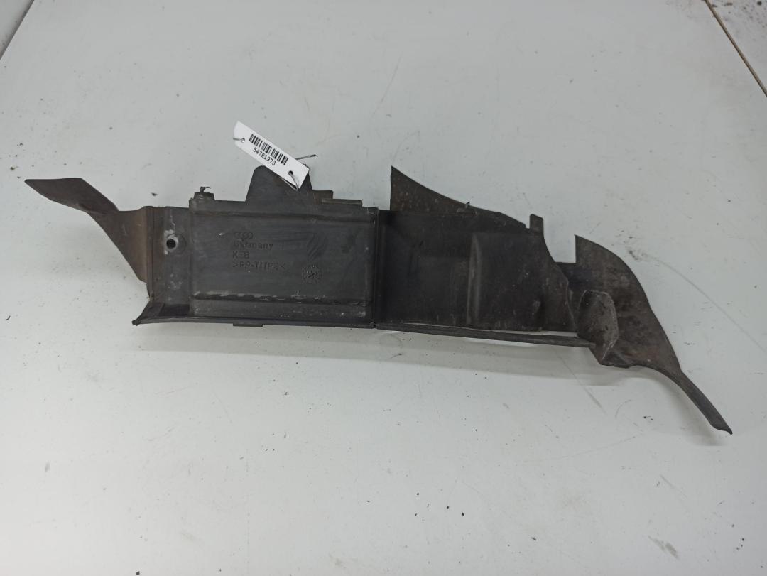 диффузор вентилятора Audi A4 B5 1996, 1.8 л., бензин, МКПП, синий, универсал, 8D0121284B