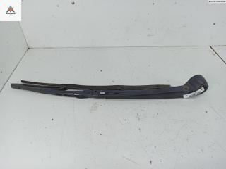 Щеткодержатель (поводок стеклоочистителя) задний Audi A4 B5 1997, 1.8 л., бензин, МКПП, красный, универсал, 8D9955407