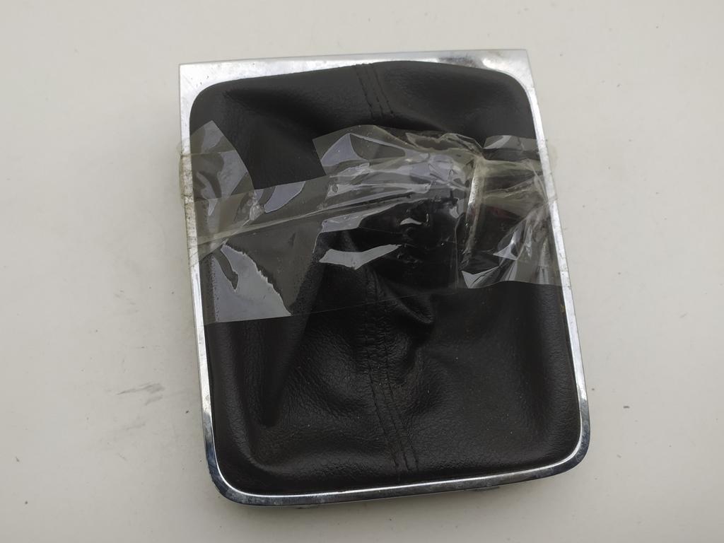 чехол рычага КПП Volkswagen Passat B6 2006, 2.0 л., дизель, МКПП, бежевый, седан, 3C0711113E