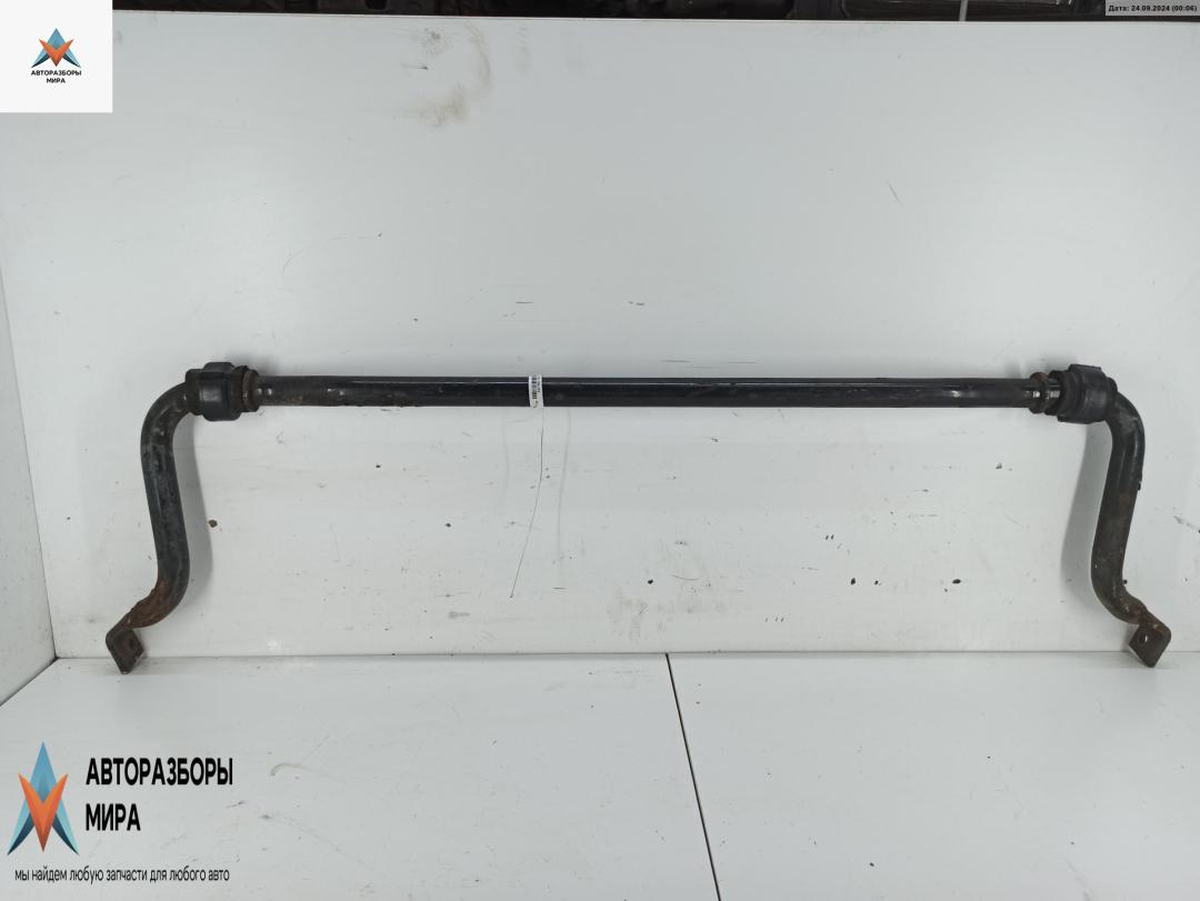 стабилизатор подвески передний Audi A4 B5 1996, 1.6 л., бензин, МКПП, синий, седан - фото №1