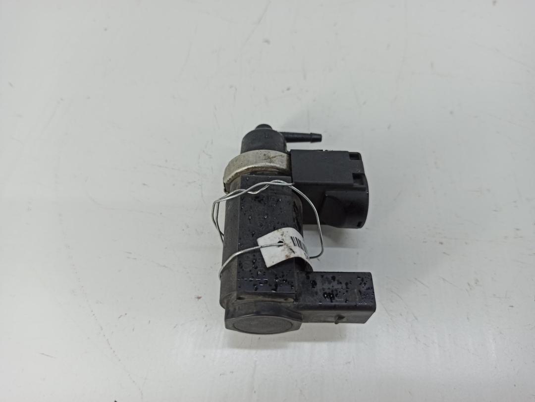 электромагнитный клапан Audi A6 4F/C6 2005, 2.7 л., дизель, МКПП, зелёный, универсал, 059906628A - фото №1