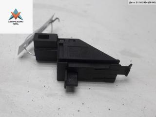 выключатель концевой (концевик) Volkswagen Golf 5 поколение 2005, 1.4 л., бензин, МКПП, синий, хетчбэк 3 дв., 1K0947561