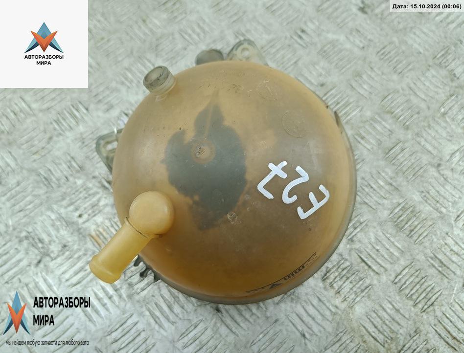 бачок расширительный Volkswagen Golf 4 поколение 2000, 1.9 л., дизель, 1J0121403B - фото №1