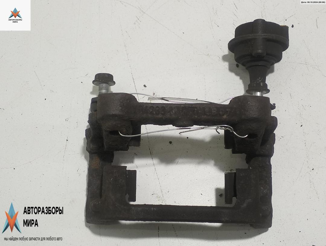 скоба суппорта Peugeot 207 1 поколение 2008, 1.6 л., бензин, МКПП, серый, кабриолет, 04233 - фото №1