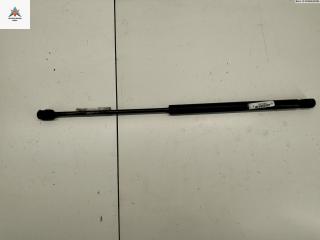 амортизатор крышки багажника (3-5 двери) Volkswagen Golf 3 поколение 1995, 1.6 л., бензин, МКПП, красный, хетчбэк 5 дв., 1H6827550A