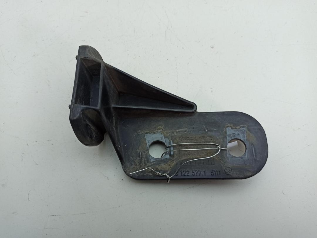 кронштейн переднего бампера BMW 3 E36 1997, 1.6 л., бензин, МКПП, зелёный, хетчбэк 3 дв., 8122577